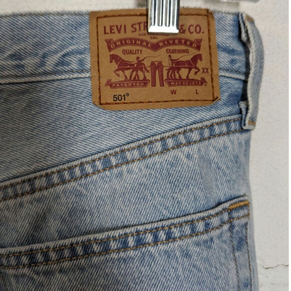 Levi's 501 Vintage Fit Mom Style Straight Tapered Distressed Light Denim Size 27 - Picture 4 of 9
